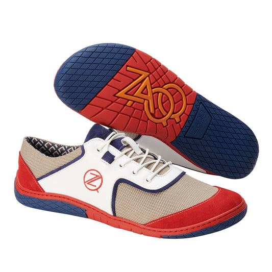 Wir präsentieren den QOLETTE White von ZAQQ: Ein Paar schicke Damen-Sneaker in rot-weiß-blauem Design. Die Sohlen sind mit einem geometrischen Muster mit dem Wort „Zao“ in Orange verziert. Als Teil der ZAQQ-Kollektion zeichnen sich diese Sneaker durch rote Wildlederakzente und weiße Schnürsenkel auf beigem Stoff aus.